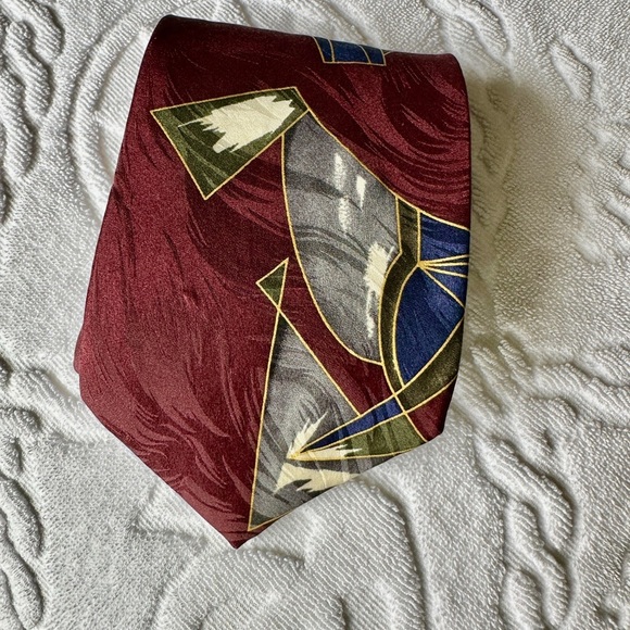 Men’s Elegant Burgundy and Silver Geometric Tie - Picture 7 of 7